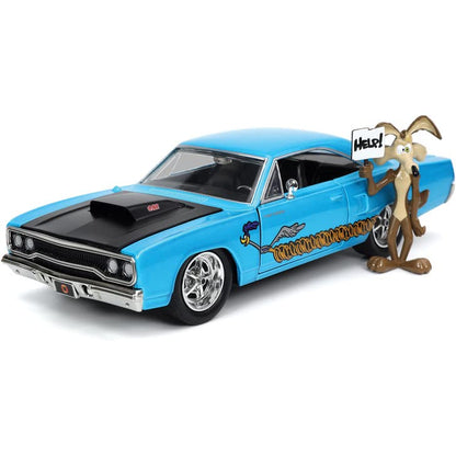 Looney Tunes 1:24 1970 Plymouth Roadrunner Die-cast Car and 2.75"" Wile E. Coyote Figure, Toys for Kids and Adults( COD NOT AVAILABLE)