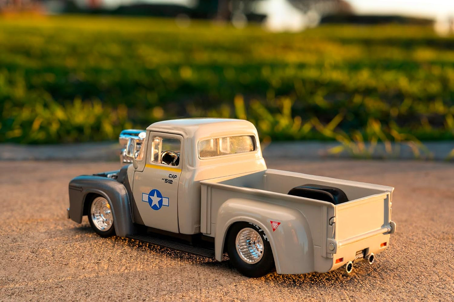 Jada Toys Street Fighter 1956 Ford Pickup 1:24 Die-Cast Model Car with Guile Figure, Opening Doors, Hood & Trunk, Collectible Vehicle for Kids & Fans(COD NOT AVAILABLE)
