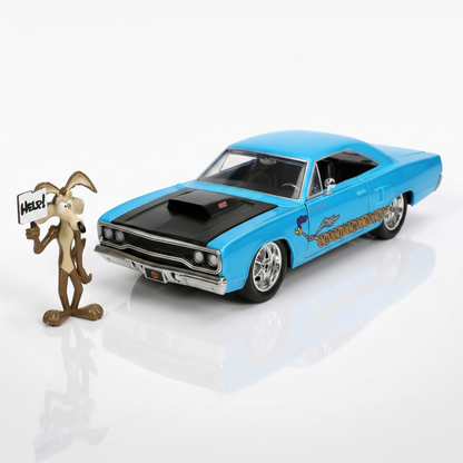 Looney Tunes 1:24 1970 Plymouth Roadrunner Die-cast Car and 2.75"" Wile E. Coyote Figure, Toys for Kids and Adults( COD NOT AVAILABLE)