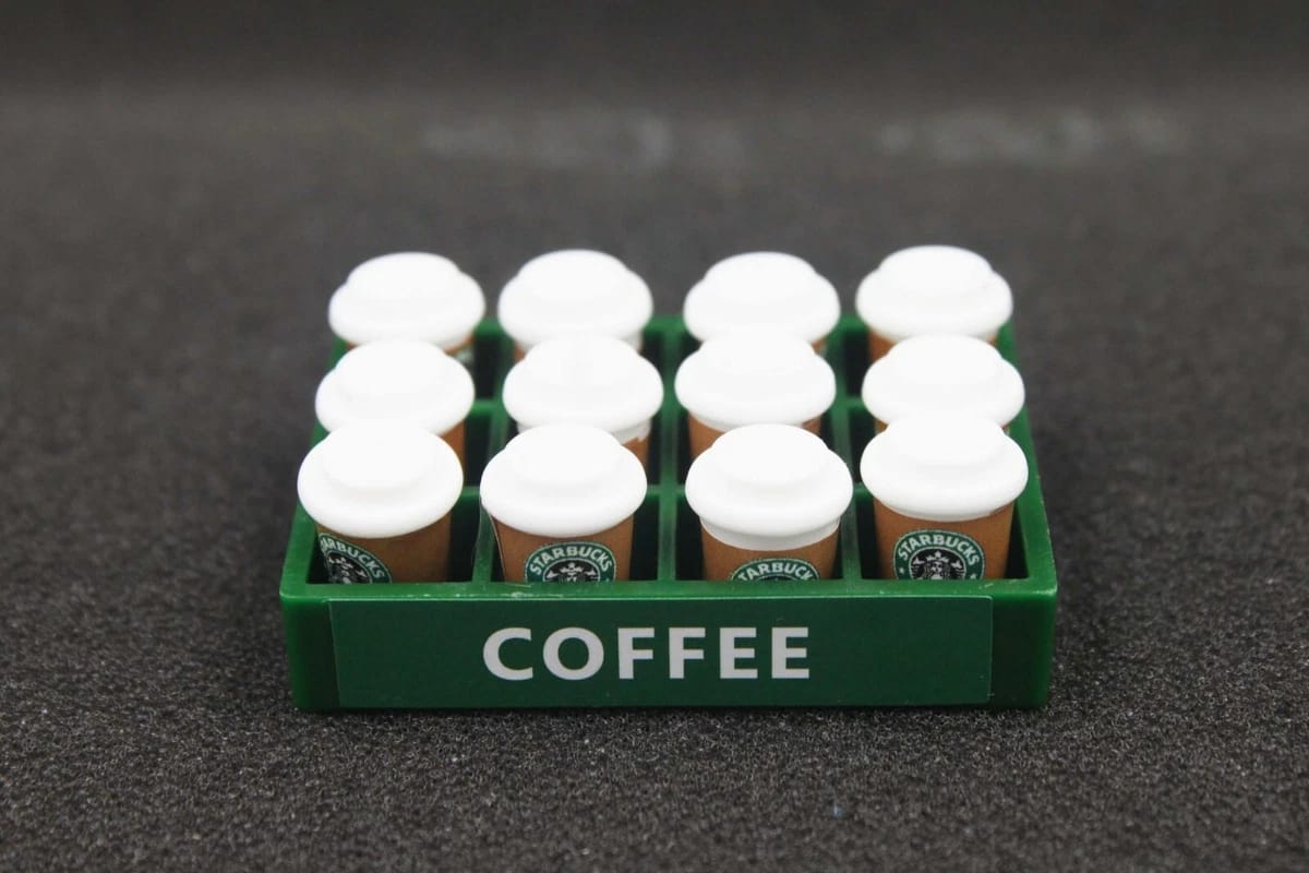 Miniature Drink Crate – Tiny Bottle Set for Dollhouses, Décor & Collectors