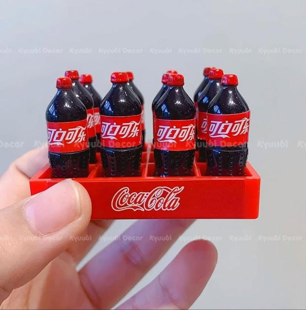 Miniature Drink Crate – Tiny Bottle Set for Dollhouses, Décor & Collectors