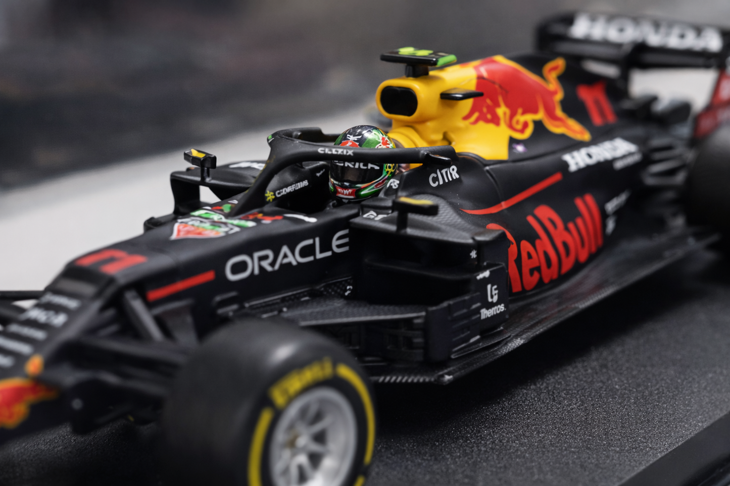 Red Bull Racing RB16B Formula 1 Diecast Model Car (1:43 Scale) – Bburago F1 Collectible Toy with Display Case