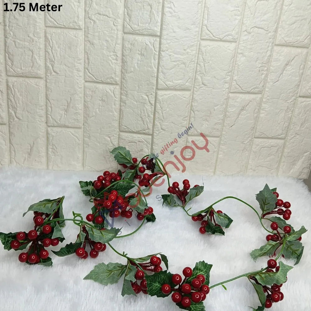Christmas Garland Red Berry Garland Leaf Garland Artificial Holly Leaves Garland for Christmas Tree Mantle Fireplace Winter Holiday Home Outdoor Indoor Front Door Window Wall Decorations 1.75 Meter