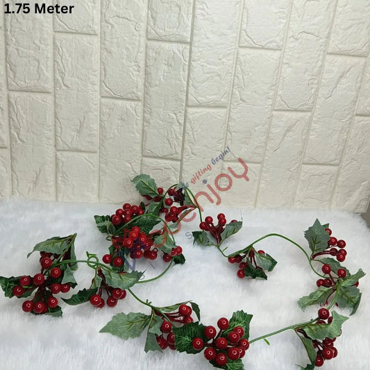 Christmas Garland Red Berry Garland Leaf Garland Artificial Holly Leaves Garland for Christmas Tree Mantle Fireplace Winter Holiday Home Outdoor Indoor Front Door Window Wall Decorations 1.75 Meter